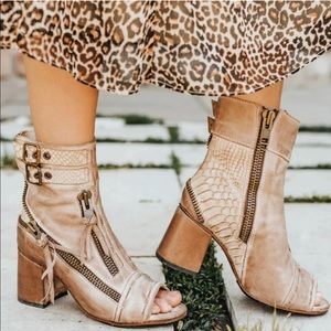 Freebird Zombi Leather Booties Taupe size 8 38